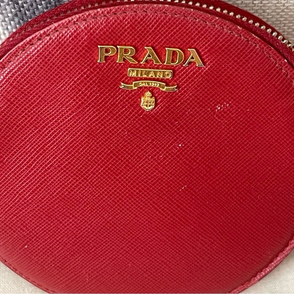 PRADA SAFFIANO LEATHER CIRCULAR WRISTLET POUCH⭐️AuThEnTiC - Picture 6 of 8